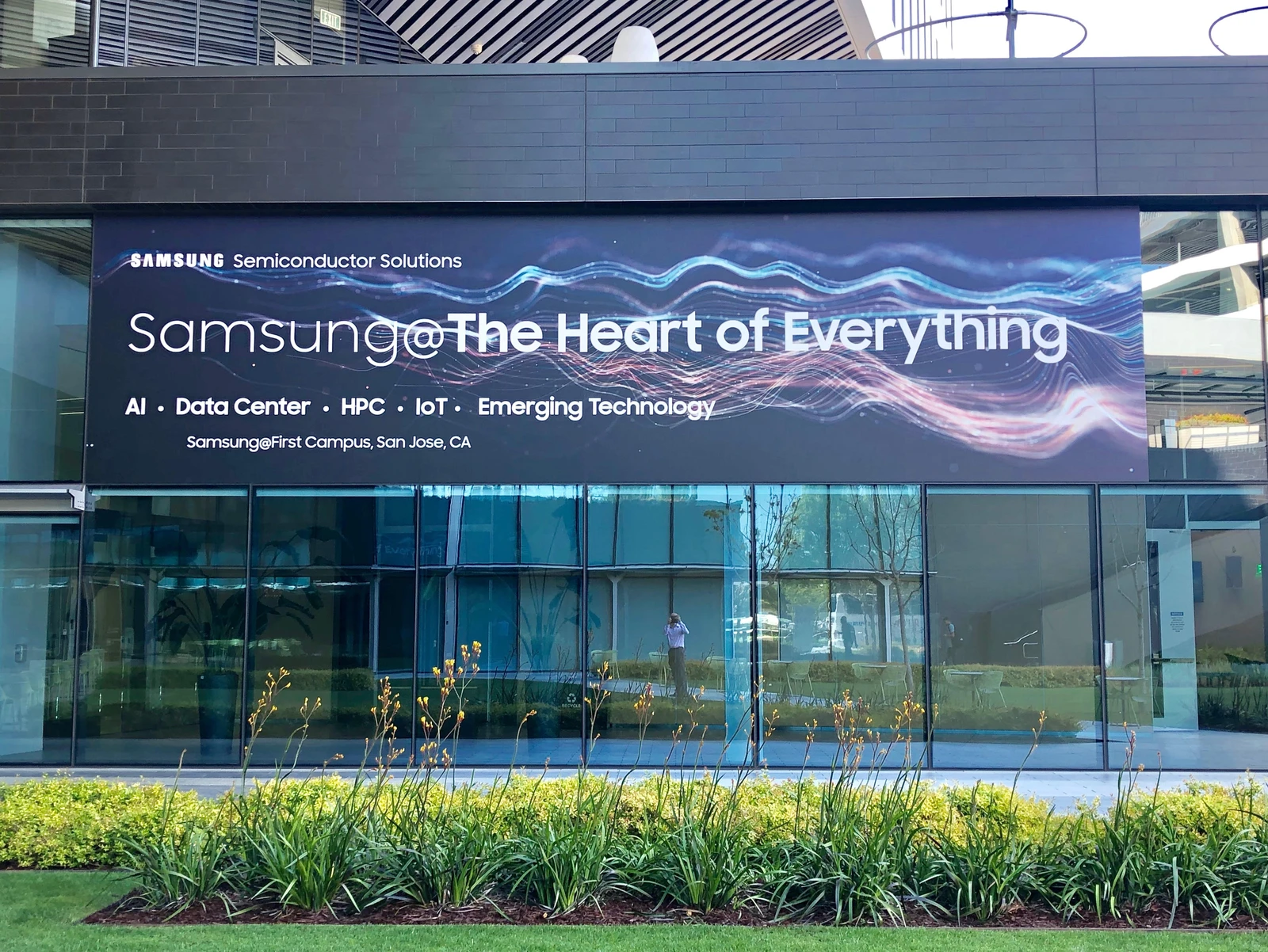 April, 2019 - Sharing "The Heart of Geeglee's technology" with Luc Julia
Samsung@First Campus, San J